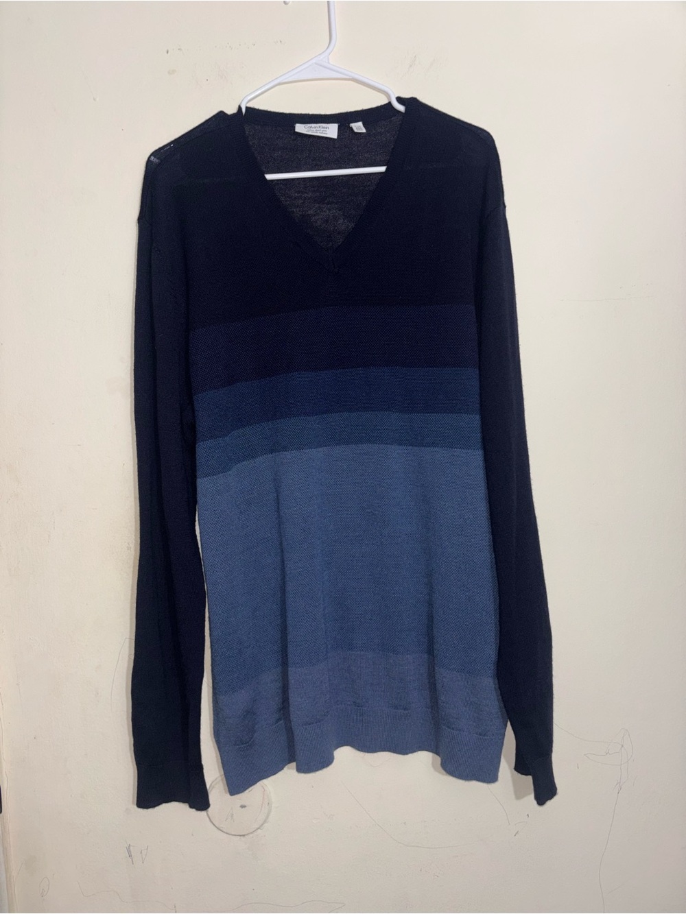 Calvin Klein Italian Dyed Yarn
Merino Wool Blend Blue Pullover
Sweater Size XL